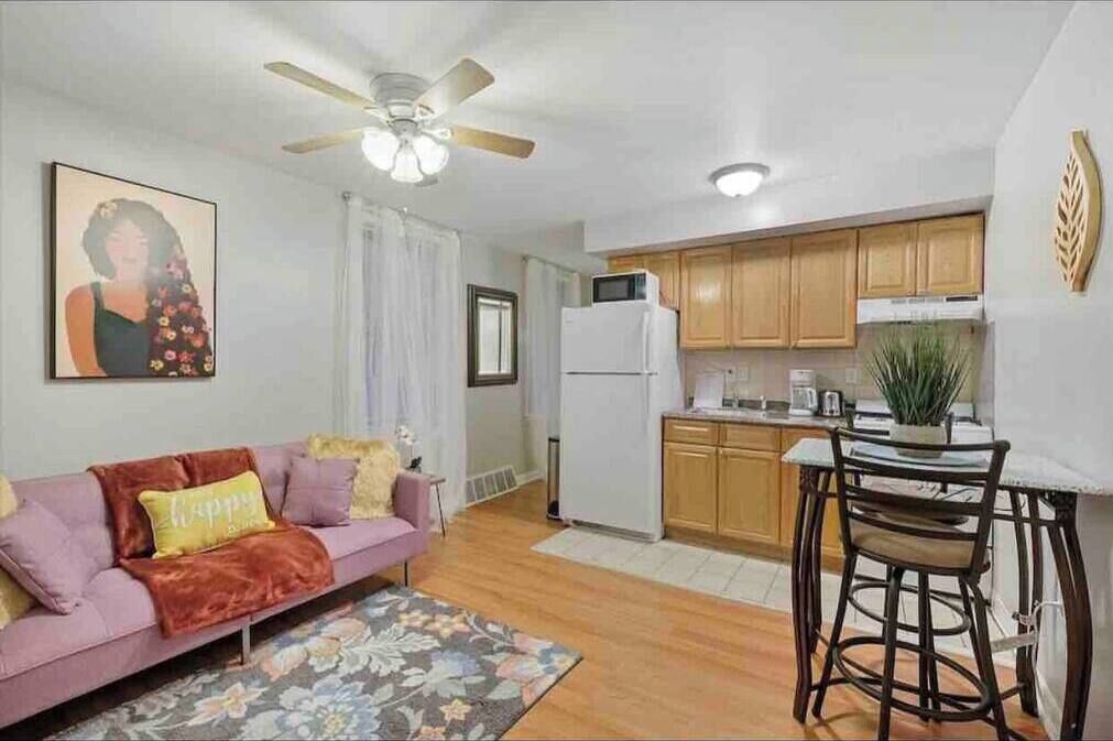 Newly Designed 2 Bdrm Apt Lovely Area Bella Vista/Center City<br><br>Location, location, location