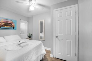 2 habitaciones, tabla de planchar con plancha y cuna de viaje