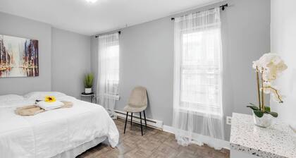 Modern 2BR: 10 Mins to Metro