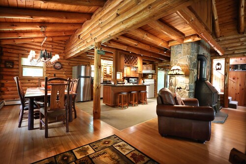 Peaceful Moose - Lovely Home On 3 Acres ~ Great View ~ Screened-In-Porch! 