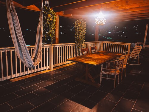 Sunset Shanti - artist's oasis with sunset view