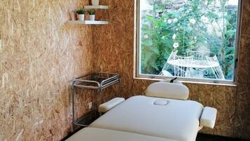 5 bedrooms, desk, iron/ironing board, WiFi