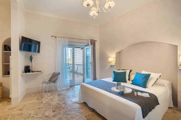 1 camera, una scrivania, Wi-Fi gratuito, lenzuola