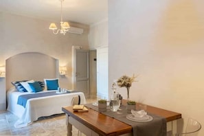 1 chambre, bureau, accès au Wi-Fi (inclus), literie fournie