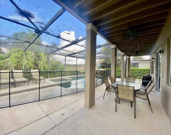 Outdoor dining - Mach 5Bed Vacation Pool Home near Disney -Nr Champions Gate - No Resort Fees (Davenport)