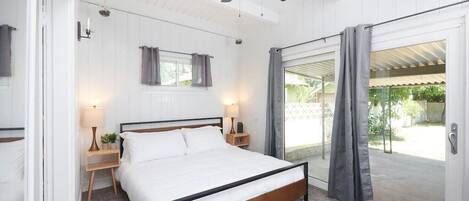 3 bedrooms, desk, iron/ironing board, travel cot