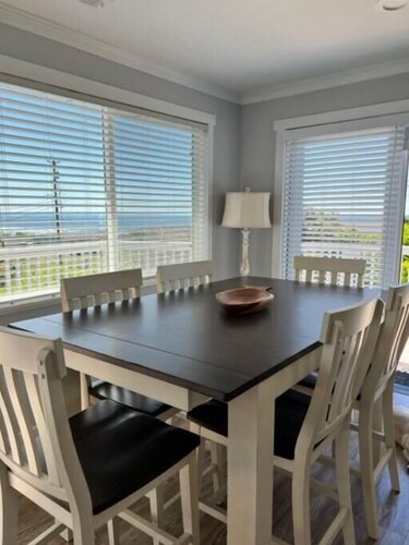 Seabreeze-Dog Friendly-Ocean View 4 Bedroom w/Fenced Yard