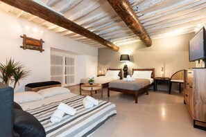 2 habitaciones, escritorio, tabla de planchar con plancha y wifi gratis 