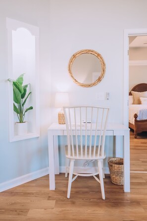 3 camere, una scrivania, ferro/asse da stiro, culla da viaggio