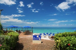 Am Strand, Liegestühle, Strandtücher