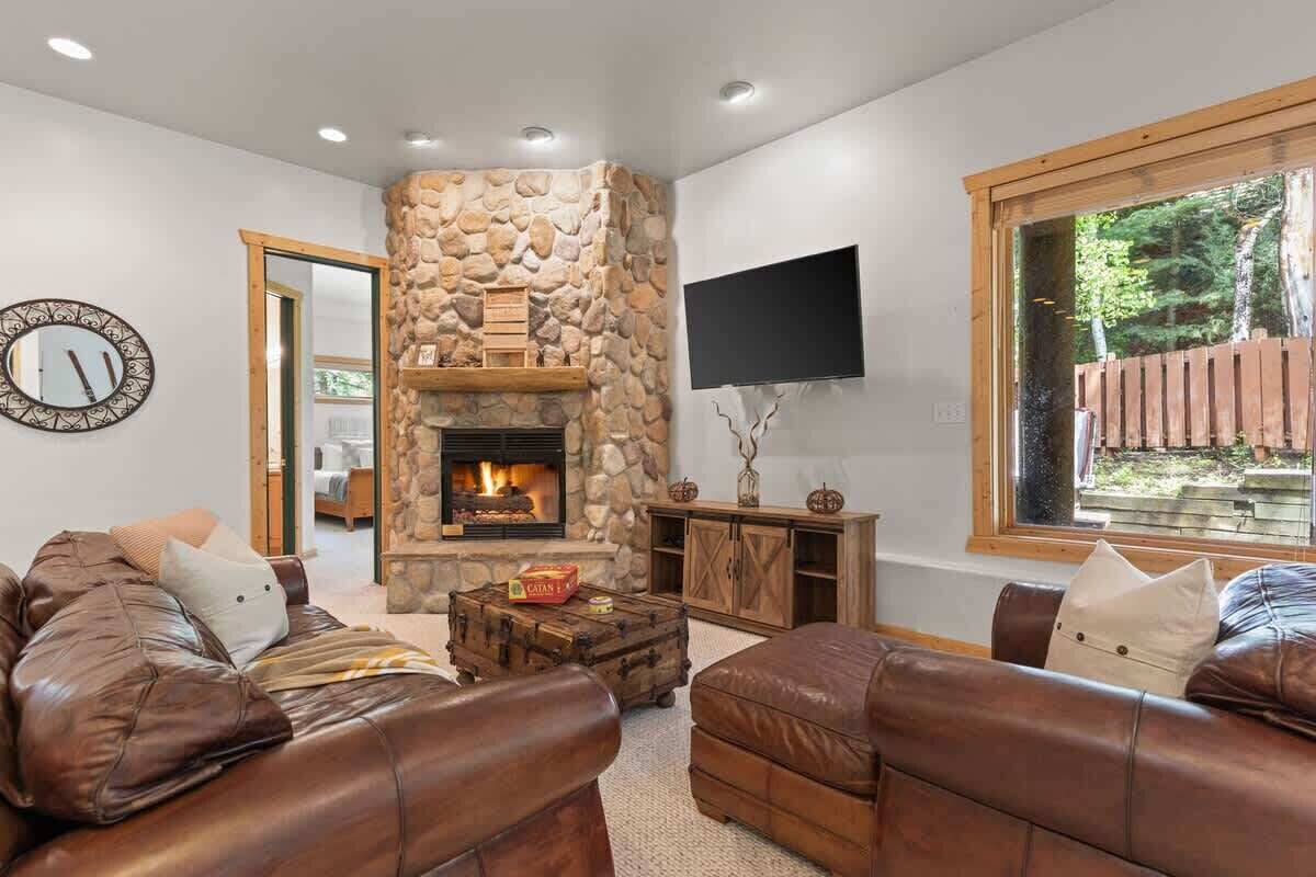 TV, fireplace, offices