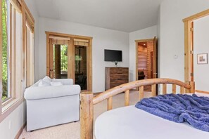 6 bedrooms, iron/ironing board, WiFi, bed sheets