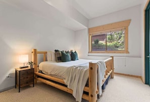 6 bedrooms, iron/ironing board, WiFi, bed sheets