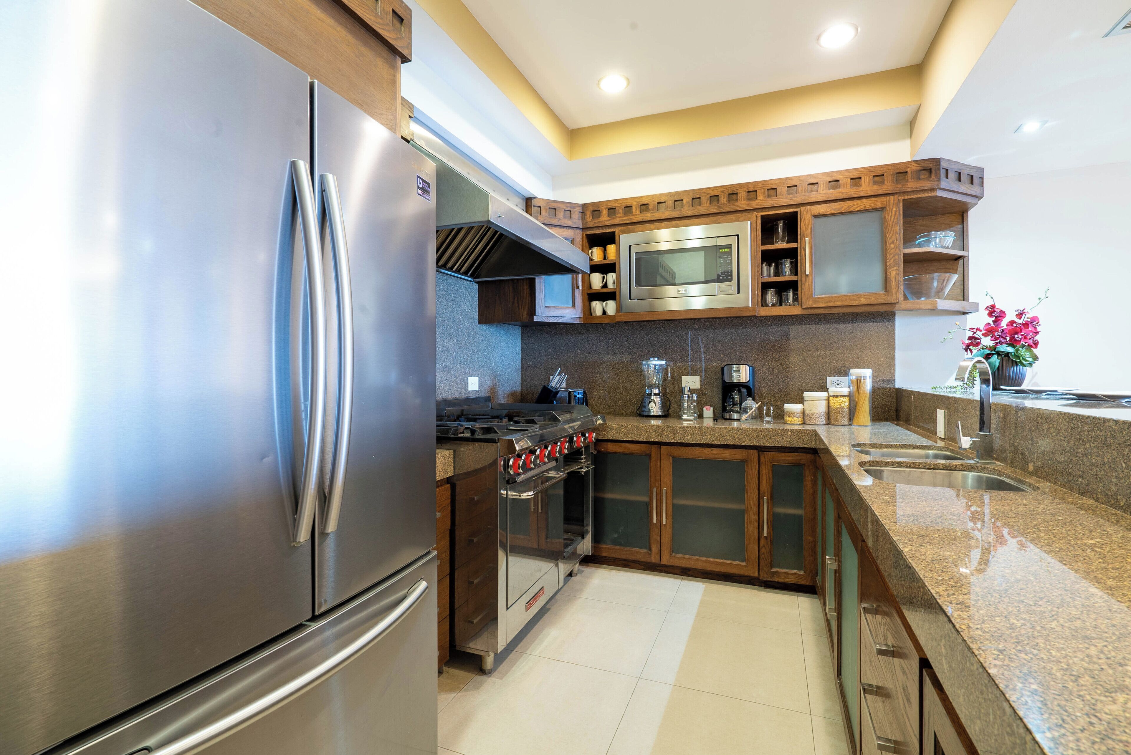 冰箱、微波炉、烤箱、炉灶