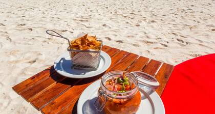 LODGE - 5 minutes walking from the beach!