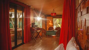 3 bedrooms, desk, WiFi