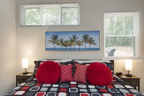 3 Schlafzimmer, Schreibtisch, Bügeleisen/Bügelbrett, Reisekinderbett