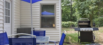 Cozy & Modern Home Close to Uptown & Airport