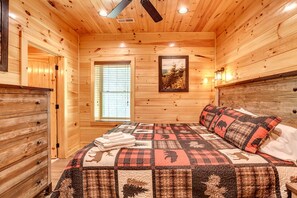 4 bedrooms, iron/ironing board, free WiFi, bed sheets - Theater, Pool & Game Room: Gatlinburg Luxury Cabin (Gatlinburg)