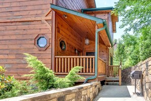 Exterior - Theater, Pool & Game Room: Gatlinburg Luxury Cabin (Gatlinburg)