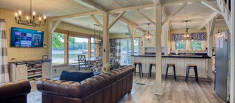Peaceful Lake House - Brand New Remodel