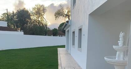 Location with swimming pool 5 minutes walk from the beach