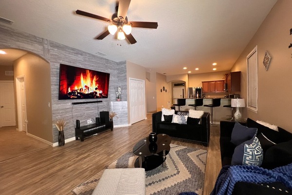 Smart TV, futbolito, libros