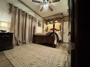 5 bedrooms, iron/ironing board, free WiFi, bed sheets - Rustic Solitude 5Bdr/4Bth/2940 sqft Luxury Lodge (Modesto)