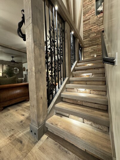 Rustic Solitude 5Bdr/4Bth/2940 sqft Luxury Lodge