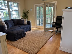 Smart TV, DVD player, stereo, offices