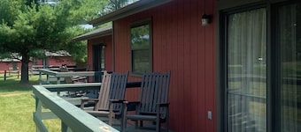 Wisconsin Dells- Private Entry Cottage at Christmas Mountain Village Resort