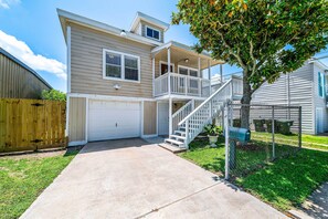 Exterior - ~ 1 Mi to Pier & Beaches! Family Home in Galveston (Galveston)