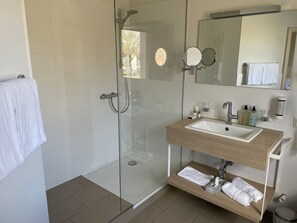 Standard Room | Bathroom | Free toiletries, hair dryer, towels, soap - Strandlust Bremen Vegesack (Bremen)