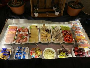 Desayuno buffet todos los días (EUR 15 por persona) 