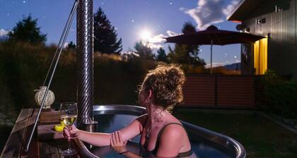 Ecosanctuary accommodation + wood-fired hot tub