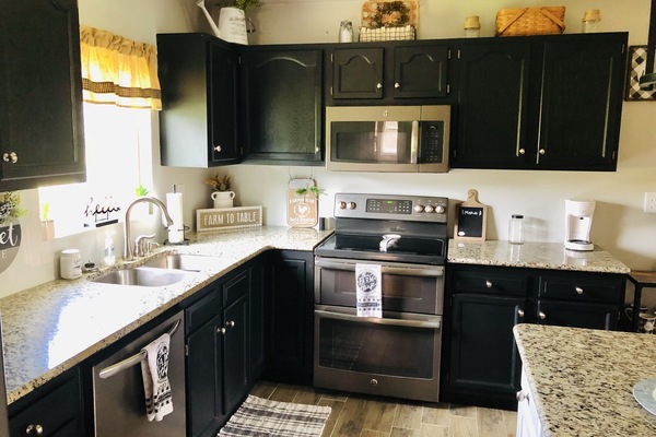 Geladeira, micro-ondas, fogão, cooktop