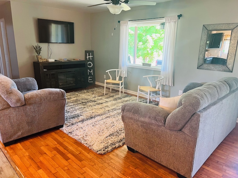 Cheerful 4-bedroom In Beautiful Dandridge - Dandridge, TN