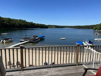 SUMMER SALE ON BEAUTIFUL PETER'S POND LAKEFRONT CONDO