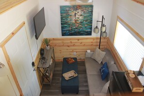 Smart TV, fireplace, music library, stereo - Cozy Lake Texoma Cabin | Firepit & Deck (Kingston)