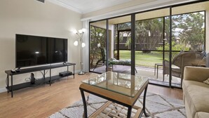 Living area - Beautiful condo near Siesta Key and Siesta beach (Sarasota)