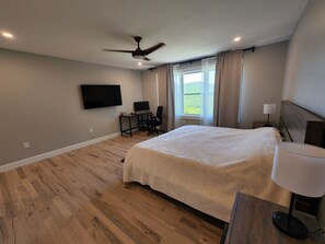 5 bedrooms, desk, iron/ironing board, free WiFi