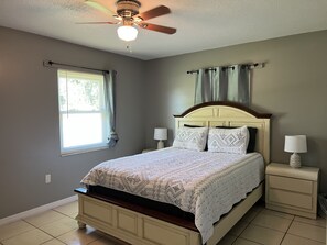 3 habitaciones, escritorio, tabla de planchar con plancha y wifi gratis