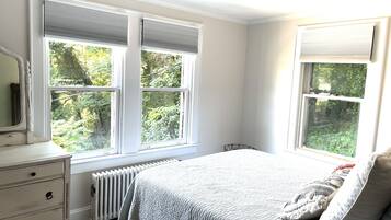 3 bedrooms, desk, free WiFi, bed sheets