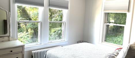 3 chambres, bureau, accès au Wi-Fi (inclus), literie fournie