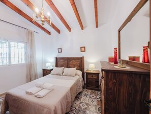 3 chambres, fer et planche à repasser, lit parapluie, Wi-Fi gratuit