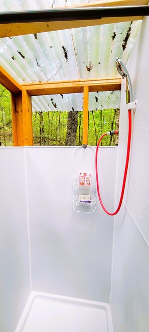 Shower, towels, soap, shampoo - GLAMPING IN THE SMOKIES--PRIVATE 5 acres--LAKE ACCESS....See you in April 2026.  (Sevierville)