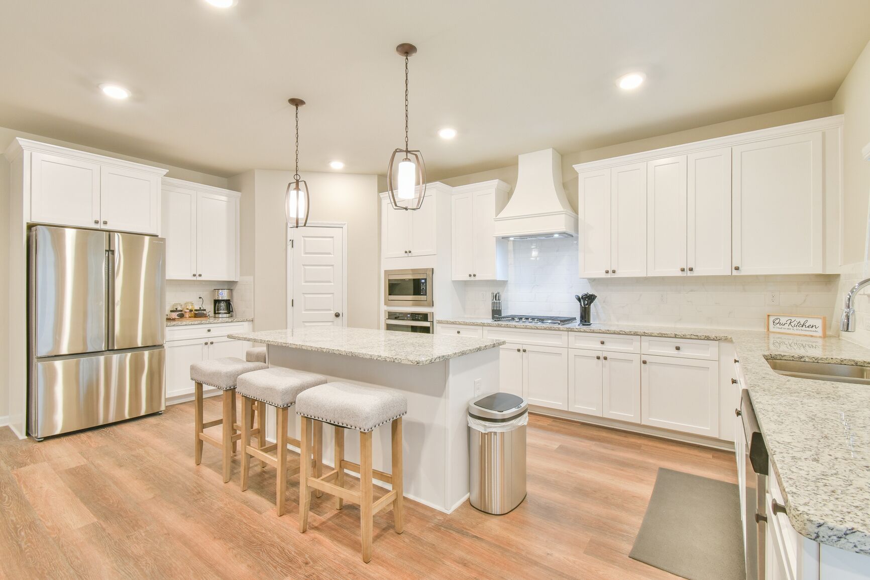 冰箱、微波炉、烤箱、炉灶