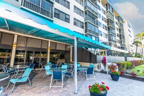 Outdoor dining - Modern 2/2 Condo on Siesta Key! (Siesta Key)