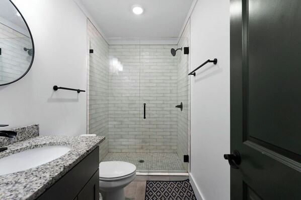 Combined shower/tub