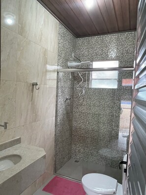 Bathroom - Property with a fantastic pool / June/July Festival promotion: Free bonfire (Ibiuna)